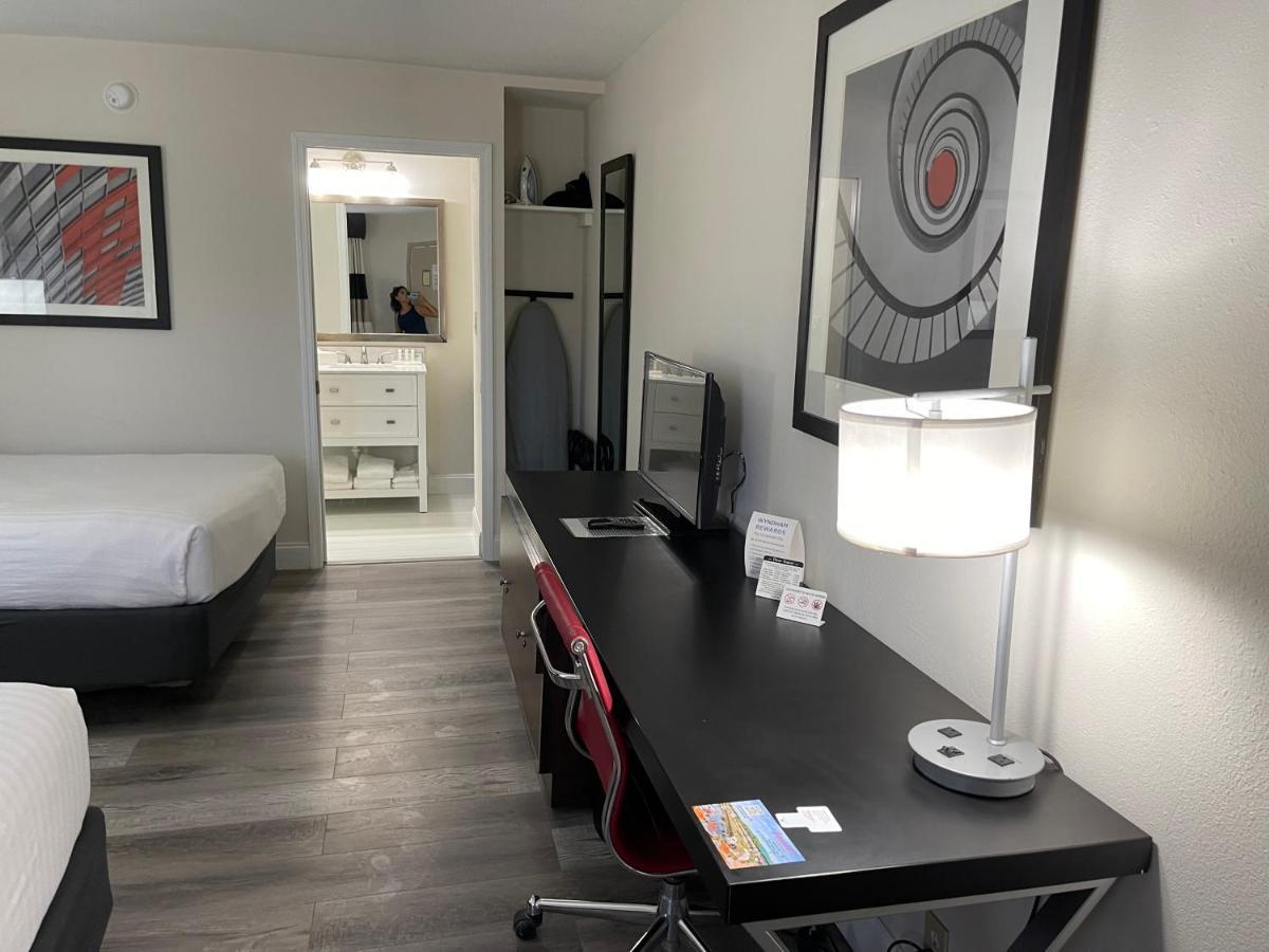 Remodeled, Huge Pool, Tiki Bar & Grill, Quiet Room Sarasota Zewnętrze zdjęcie